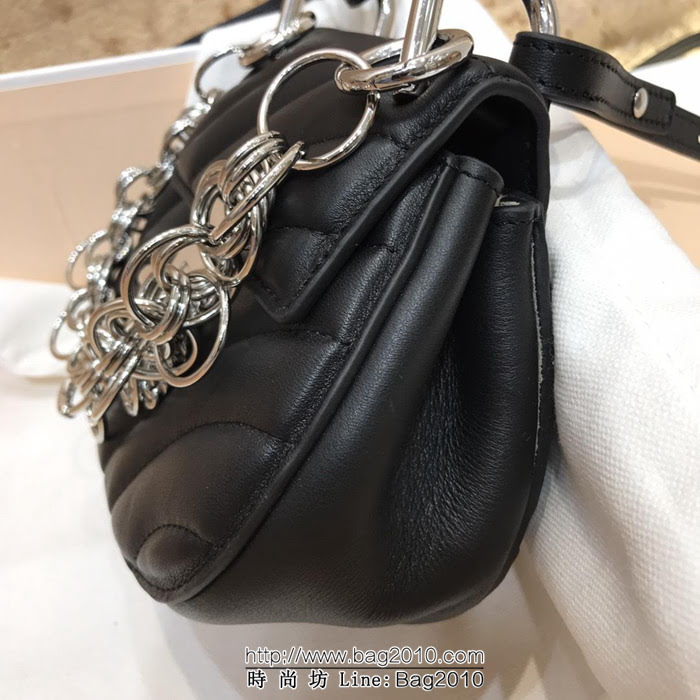 Chloe克洛伊 2018 最新一季春夏主打款 金屬圈手柄 mini號小豬包  ypk1015